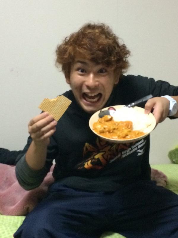 Takuya8ynwa's tweet photo. 門田が疲れた俺とまおのためにスパイスからカレーつくってくれとった！！ http://t.co/S8ExEEZwvf