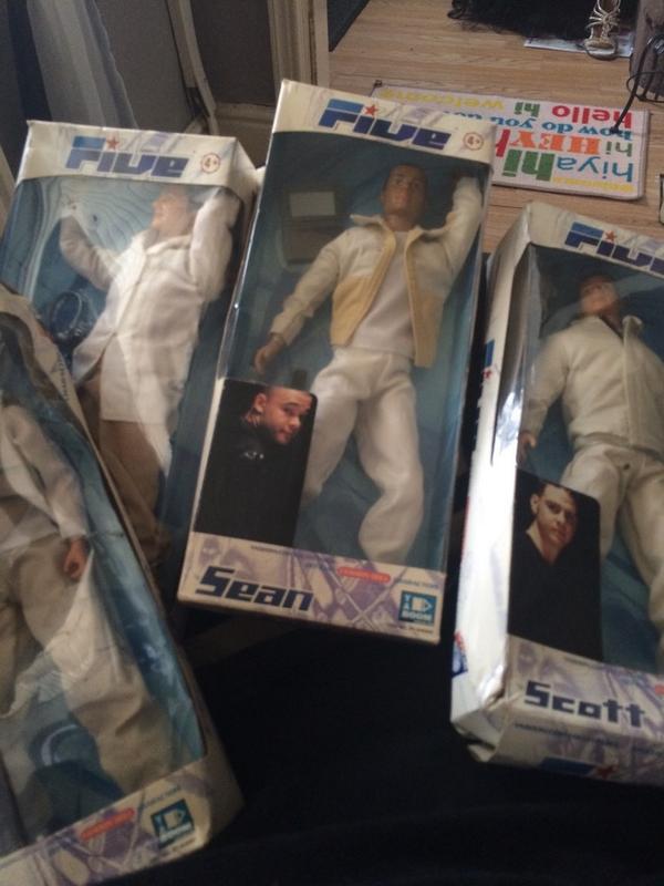 ToniBetty's tweet photo. @official5ive my god! My Five dolls! #FiveFan #HardCore #FiveDolls http://t.co/zKQg5oLAnY