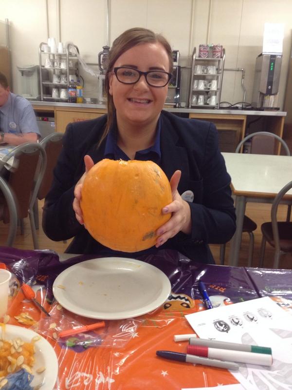 Halloween fun at work, Lauren carving pumpkins 🎃👻🎃