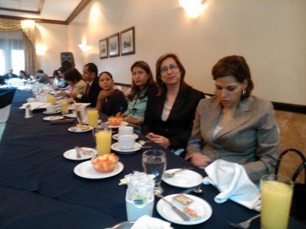 LuisaRivera69's tweet photo. Sector justicia participa en conversatorio sobre feminicidio. Dra María Acale, España. UTE/CNJ/AECID http://t.co/jrb2LDD5hq