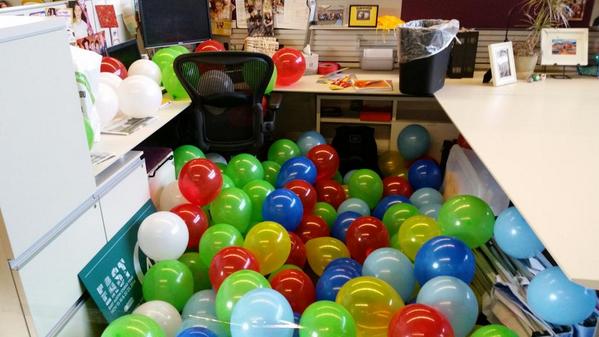 atanker11's tweet photo. My no longer #SecretSkeleton @LIVESTRONGHQ struck again. Balloon popping is time consuming. Well played @aelder6. http://t.co/kFwpCUw4K5