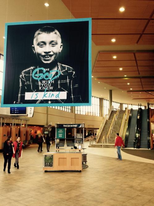 writelikespence's tweet photo. Is that an escalator in this terminal? Wait, this is a church? Welcome to Willow Creek for #StorylineConf http://t.co/jPfEkBx0MZ