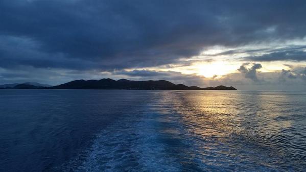 gunshield's tweet photo. Sun dawn on my island http://t.co/8iJfCf6YIR