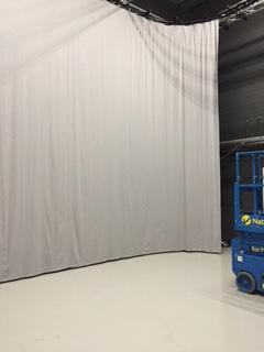 LCALightsCamera's tweet image. Track fixed, #cycloramas going up. boys from @Rosco_Labs #roscotex are doing a great job #LCADemoRoom