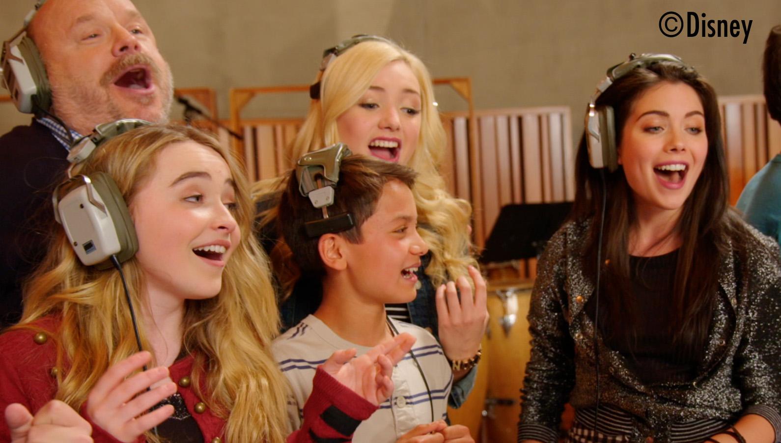 Twitter 上的 ディズニー チャンネル スターズ 公式 ディズニー チャンネル スターズによるアナ雪 雪だるまつくろう Mv出演者紹介 Mv後半は皆で合唱 サブリナ カーペンターやペイトン リスト グレイス フィップス リブとマディ のパーカー テンジン