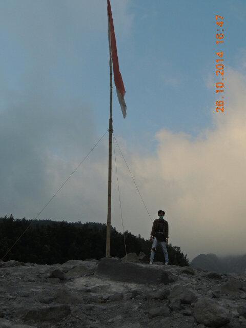 napott2's tweet photo. Ini senja di merapi mbah @sudjiwotedjo http://t.co/SImyT3OyTe