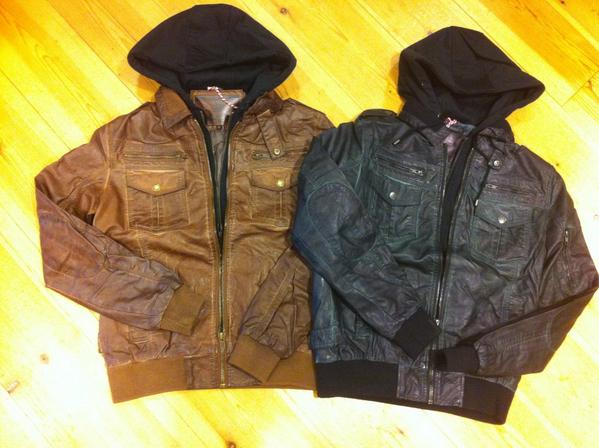 Prachtige leren jasjes met afritsbare capuchon in bruin en zwart/groen voor maar 89.95 !! TOPPERS