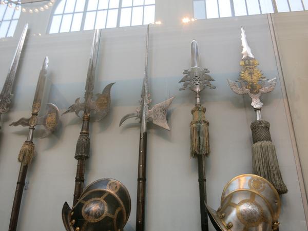 不治 14 8 パルチザン 槍などの長い武器が好きだ 17世紀にザクセン選帝侯の衛兵やポーランドの近衛兵たちが持っていたパルチザンの優美なこと Http T Co Vee9ci4dyd