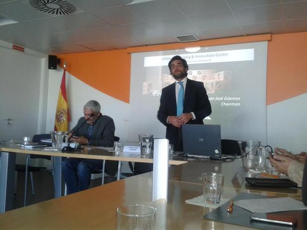 fjuncosa's tweet photo. Con @juanjguemes @IEbusiness quien nos habla del emprendimiento #faes #PV2014 @FundacionFaes http://t.co/Xz8fCJaC8F http://t.co/2bOvx5sULl