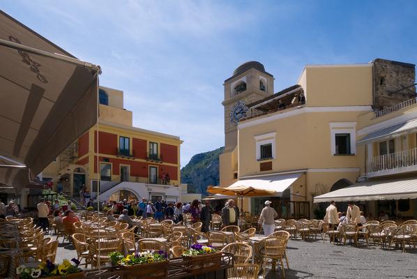 Capri.it tweet media