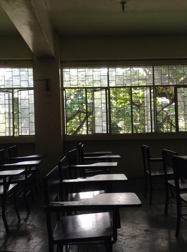 olaaapryscilla's tweet image. When you're alone in the classroom. #feelingintrovert