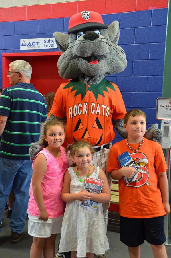 @RockCats hey, don't forget how good I looked in that jersey too 😸 #halloweenjersey #rockcats