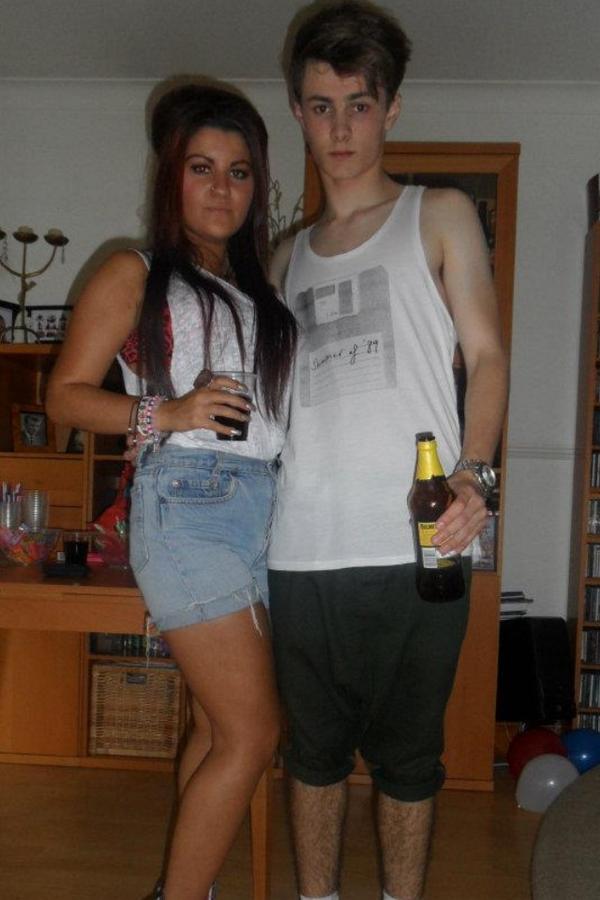 OliverBeavan's tweet photo. Happy birthday @a_RKray 😘🎈🎉 #throwbackthursday http://t.co/AA3ojHlOcL