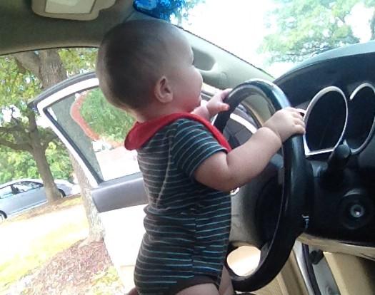meganheadley's tweet photo. Babies, don't forget to keep your hands at 10 and 2 while driving #PSA http://t.co/lBNagGpbSE