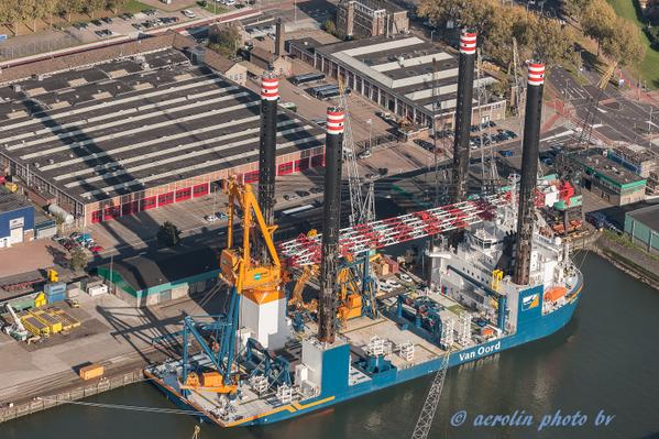 Havenbedrijf R'dam (@havenrotterdam) on Twitter photo RT <a href="/AerolinPhoto/">AeroLin Photo</a>: Bij #RHBStevedoring aan Waalhaven: Aeolus. Gebruikt voor aanleg windparken. #offshore RT <a href="/AerolinPhoto/">AeroLin Photo</a>: Bij #RHBStevedoring aan Waalhaven: Aeolus. Gebruikt voor aanleg windparken. #offshore