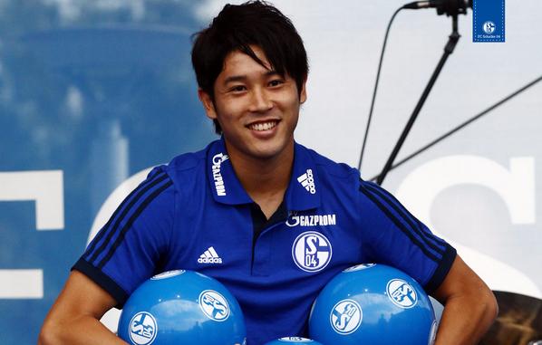 Fcシャルケ04 ウッチー これから3年間もよろしく S04 Jp 内田篤人 契約延長 シャルケ Http T Co Agmhovksyq