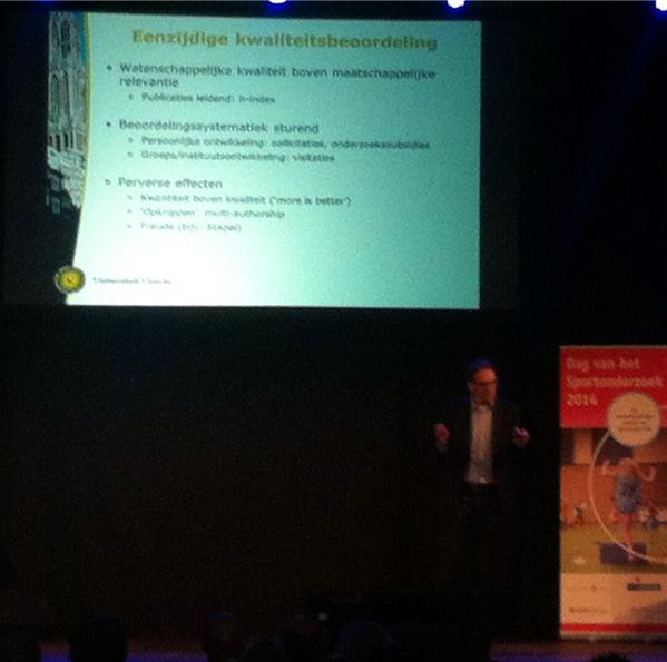 HansSlender's tweet photo. Keynote @Sportcommentaar maatschappelijke waarde sportonderzoek a.h.v. topsportbeleid onderzoek #SPLISS. #DSO2014 http://t.co/vqqH0XyBW6