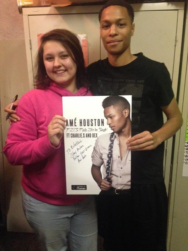 rltassone's tweet photo. Bae 😍😍✋ #idream2stay #startoftour #thomaskellyhighschool http://t.co/YoTw9ao0Ud
