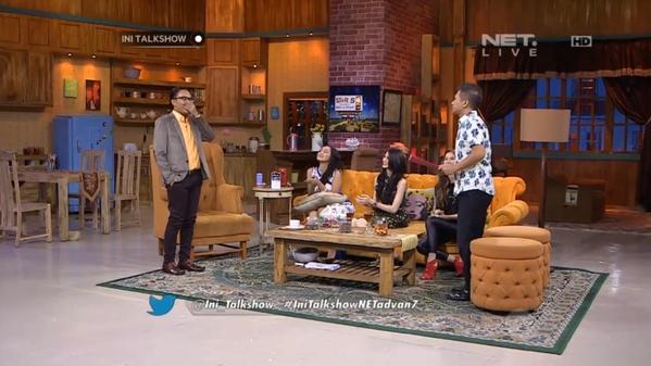 mdtvindonesia's tweet photo. Jadi apa itu yang dibawa @aingsaswi ?? #IniTalkshowNETAdvan7 @advan_id http://t.co/nm7a7KZN80