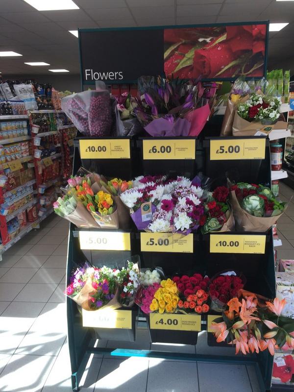 Express6082's tweet photo. Flowers anyone?? http://t.co/VpXptoCjkR