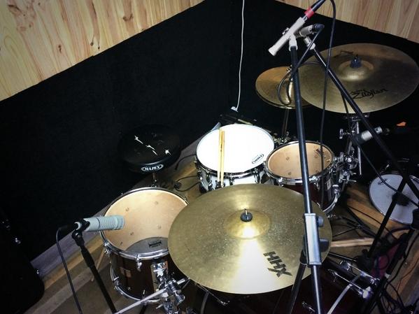 Pablobigboy's tweet photo. Pues yo no quiero decir nada, pero vamos a por el segundo single...Shhh GRABANDO!!!! #ReloudDispara @reloudband http://t.co/MB4lbvNWyi