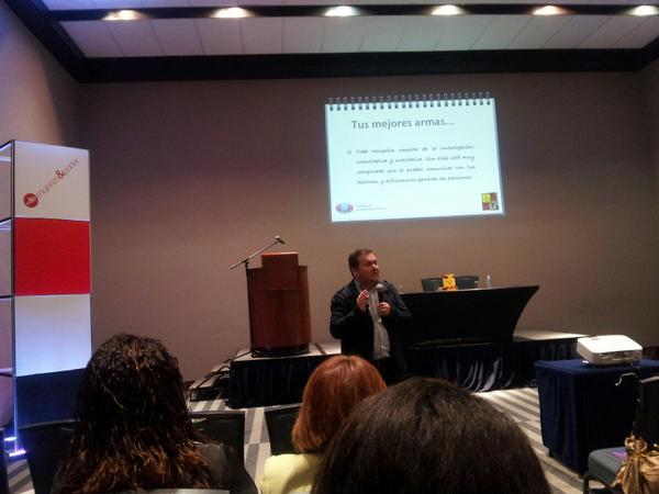 MujeresyPoder_'s tweet photo. En ponencia @Adavaloslopez dinámica para ganar libro Política 3D #compol http://t.co/fthQUS4oWD