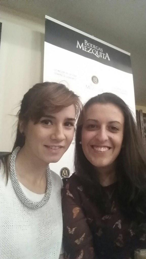 lolitapini's tweet photo. Esperando a que comience la presentación de #vinos y #aceite #LaUnion en @BodegasMezquita @PiWonka1 http://t.co/RSG0JTvkNR