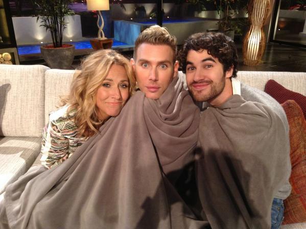 CelebNameGame's tweet photo. Today on #CelebrityNameGame we're welcoming back #Glee’s @DarrenCriss, + @SherylCrow!They take the best #CNGSelfie’s! http://t.co/uhnS6W1FZw