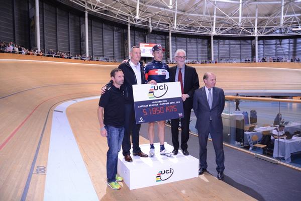 --&gt; RT <a href="/UCI_cycling/">UCI</a>: .<a href="/BrianCooksonUCI/">Brian Cookson</a> congratulates new #UCIHourRecord holder <a href="/M_Braendle/">Matthias Brändle</a> <a href="/IAMcyclingFans/">IAMcyclingFans</a>