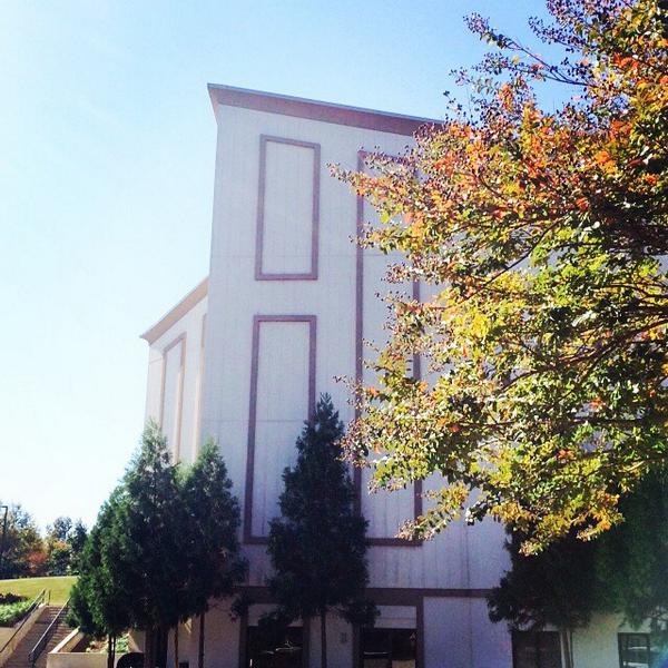 vbcnorthaugusta's tweet photo. The leaves may be changing, but our God hasn't! Come worship tonight at 7pm for our midweek service! #victorybc http://t.co/PhRb0RFZCP