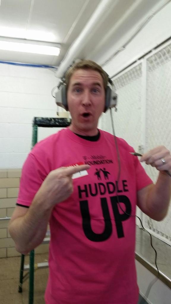 HuddleUpChicago's tweet photo. @willingofficial having some fun! #iammagenta #HuddleUpChicago2014 @TMobile @HuddleUpChicago http://t.co/5B0ljEAMPX