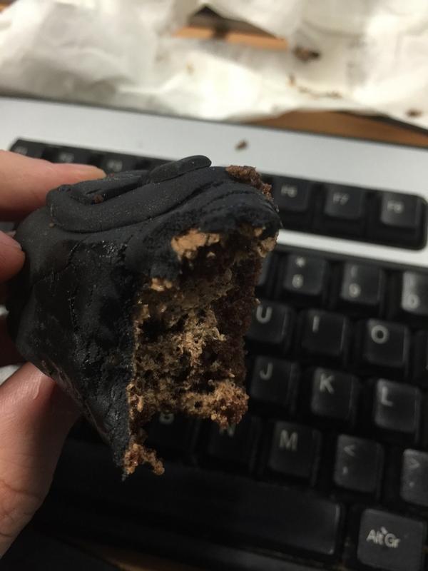 Serum_Lake's tweet photo. Yeah, I couldn't wait... #RIP #PS4Cake http://t.co/yxSixVLDSR