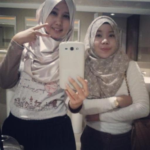 bunga_schatzi's tweet photo. cantik kita"@mawar_faiiruzz: With kk unge @bunga_schatzi 😉 http://t.co/NUQTFJ9Ytk"