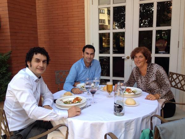 anuskiaranda's tweet image. #networking post #aos2014 con @CJPampliega @SALINEROLuis en #valladolid momento gastronómico  #pmlat