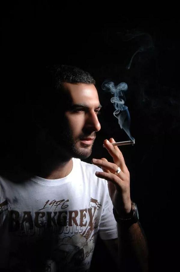 Sigaramin dumanini kiskan..