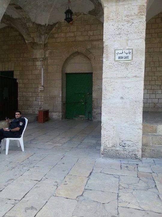 Sahar_Amer1's tweet photo. أبواب #المسجد_الاقصى من الداخل قبل قليل
مسجدكم يستصرخكم يا مسلمون !!! 
 هبوا لصلاة العشاء على ابواب اقصاكم .. http://t.co/EWLH2OO11e