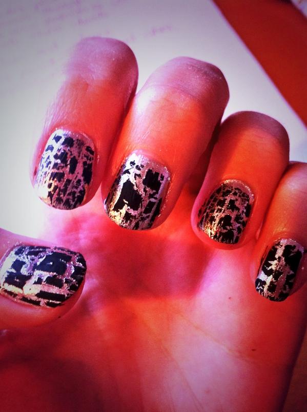 LabelStyleTeam's tweet image. Getting excited for Halloween with a bit of @BarryMCosmetics crackle nail polish! #nails #halloween