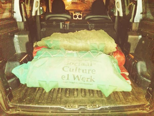 JasperMoermans's tweet photo. Hmm, de geur van bivak in mijn auto. @KSJLimburg #ULDK #Kattenkop http://t.co/ELK6yHCPsQ
