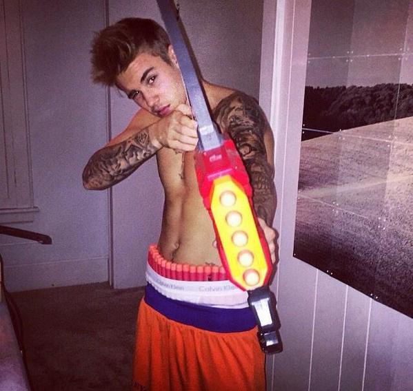 yiongernow's tweet photo. 20 anos com mentalidade de 10,ESSE É MEU IDOLO #EMABiggestFansJustinBieber http://t.co/BDTY3ewV20