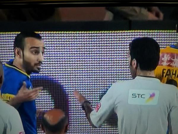 SA_ALHENAKI's tweet photo. ياحكم صحيح لابسين ازرق 
بس حنا مو الهلال حنا النصر 
دقق بوجهي
 عطني بلنتي http://t.co/Qvj3QGFnRv