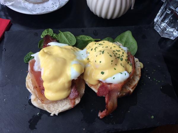 custom_vintage's tweet image. The best eggs benedict ever at Halladays Tearooms in #Southampton ! 👌👌👌