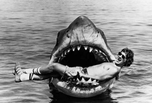 HistoryInPics's tweet photo. Directer Steven Spielberg in the mouth of Bruce, the Shark from Jaws, 1975 http://t.co/lMvPTuBHqb