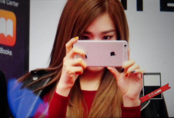 [PIC][31-10-2014]TaeTiSeo tham dự sự kiện "LG U+ iPhone 6 & 6 Plus Launching Fansign" vào sáng sớm nay B1O0H7ACIAAFpj0