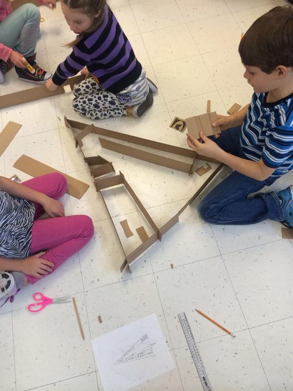 grade4graminia's tweet photo. Building structures to light up with one light source #reflection #psd70 #science http://t.co/VPruKEZMoM
