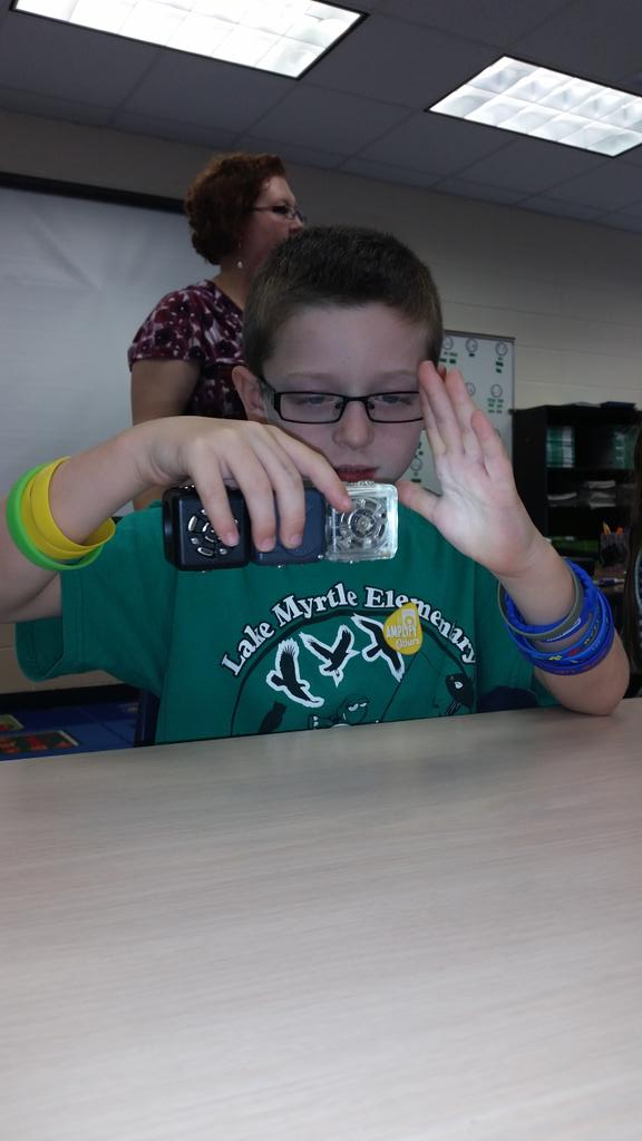 LMESturtles's tweet image. Working w/#modularrobotics.Thank you Aaron + Christie 4 working w/ our Turtles exploring Cubelets! Thanks Lauren B!