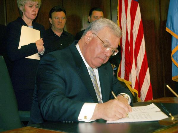 MeTVBoston's tweet photo. Tonight at 7P - Remembering a legendary mayor @mayortommenino @anthonyeverett @tedreinstein #Chronicle5 http://t.co/eXelgEcWlG