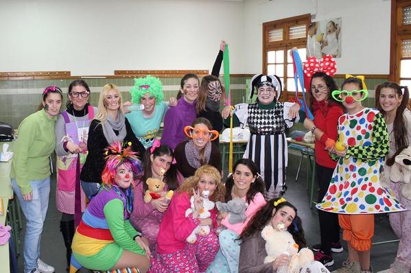carmenss47's tweet photo. @canalfiesta #FiestaEntreAmigos Somos un grupo de futuras educadoras infantiles. De El Puerto de Santa Maria (Cádiz) http://t.co/fzeXFOHkCz