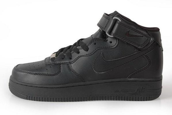 Sneakerfucker20's tweet photo. AirForce1 36-45 50€ http://t.co/pZqX02S6WH