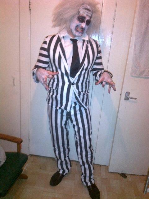 Damon's off to trick or treat, I'm gonna sit this one out! http://t.co/sLguGLaCqu<a href="/tag/lovelife"class="tags"><span>#lovelife</span></a><a href="/tag/whatreallymatters"class="tags"><span>#whatreallymatters</span></a>