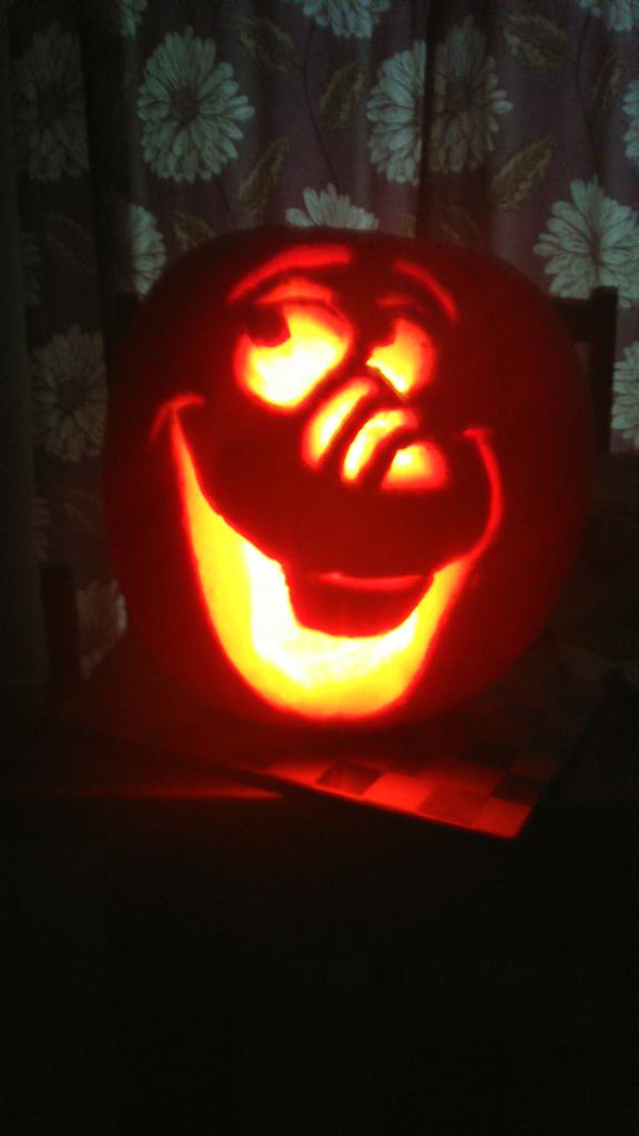 cathewebster's tweet photo. Happy birthday hubby, good job with the pumpkin 🎃 http://t.co/Y3wLahVZGg